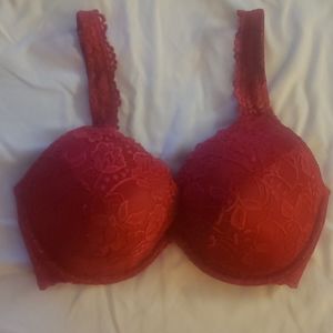 Ambrielle woman underwater bra